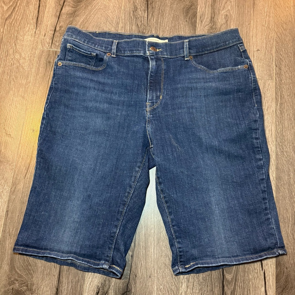 Levi’s Bermuda Denim Blue Shorts Simple Basics Summer Casual Stylish Comfort